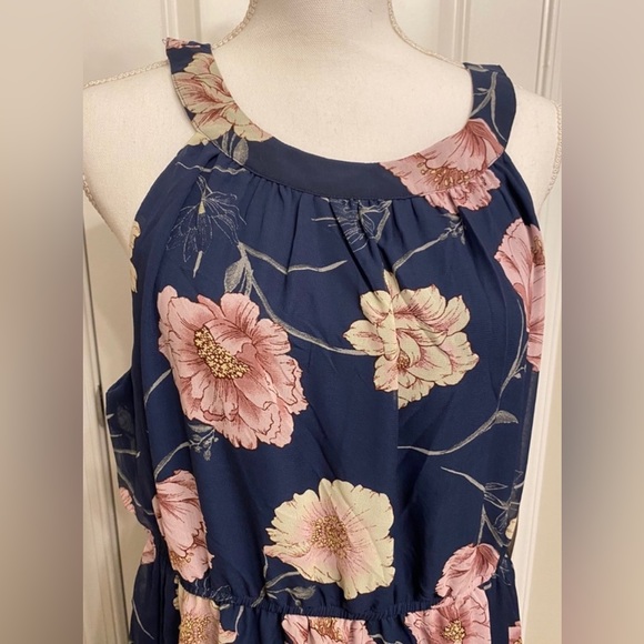 XL Dress - Picture 2 of 6